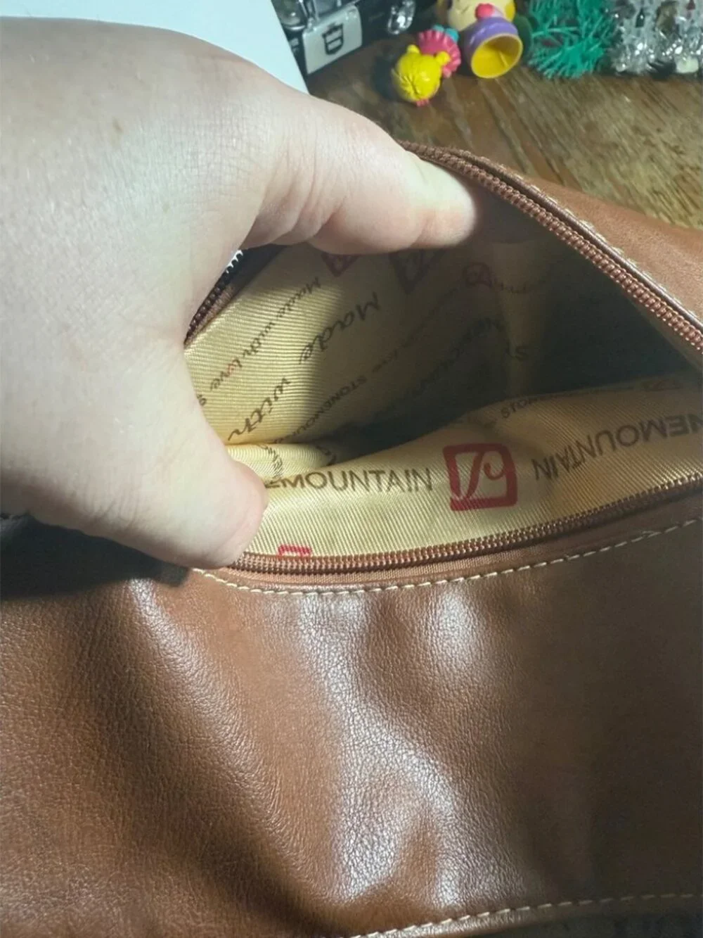 Stone Mountain USA Rich Brown Bonded Leather Shoulder Hobo Bag EUC